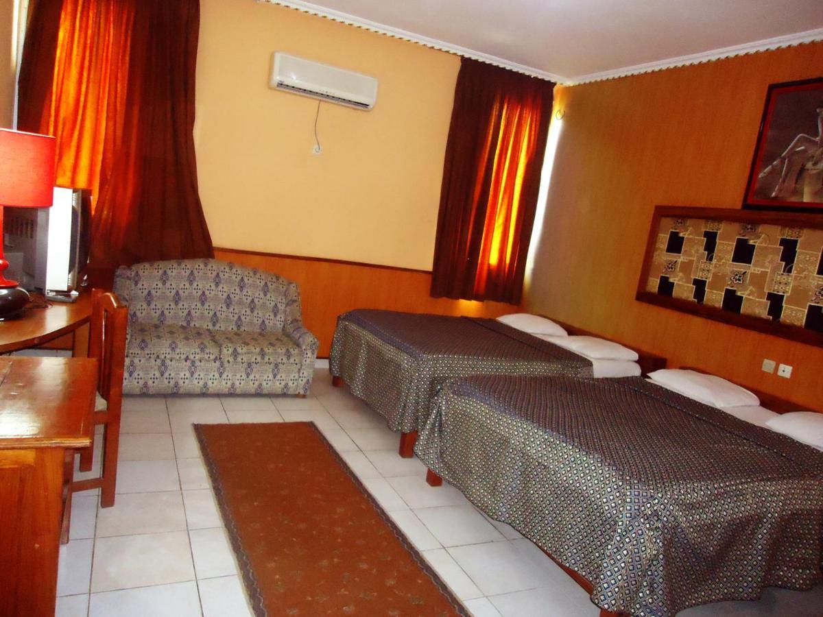 Hotel Saffana Дуала Екстер'єр фото