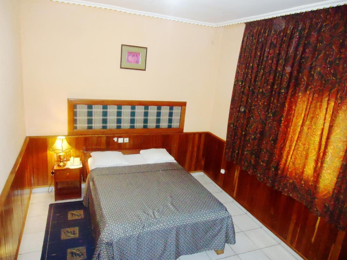 Hotel Saffana Дуала Екстер'єр фото